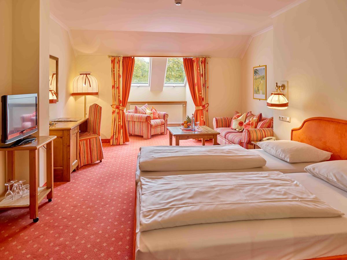 Gutshof Uttlau Hotel Haarbach Екстериор снимка