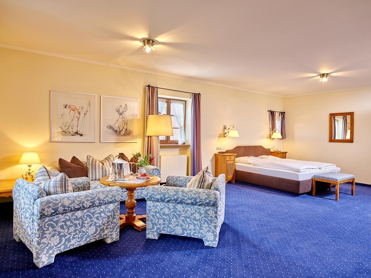 Gutshof Uttlau Hotel Haarbach Екстериор снимка