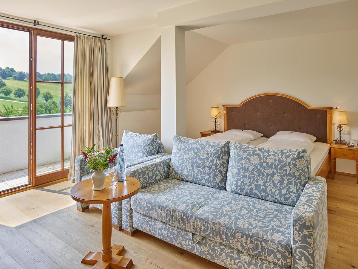 Gutshof Uttlau Hotel Haarbach Екстериор снимка